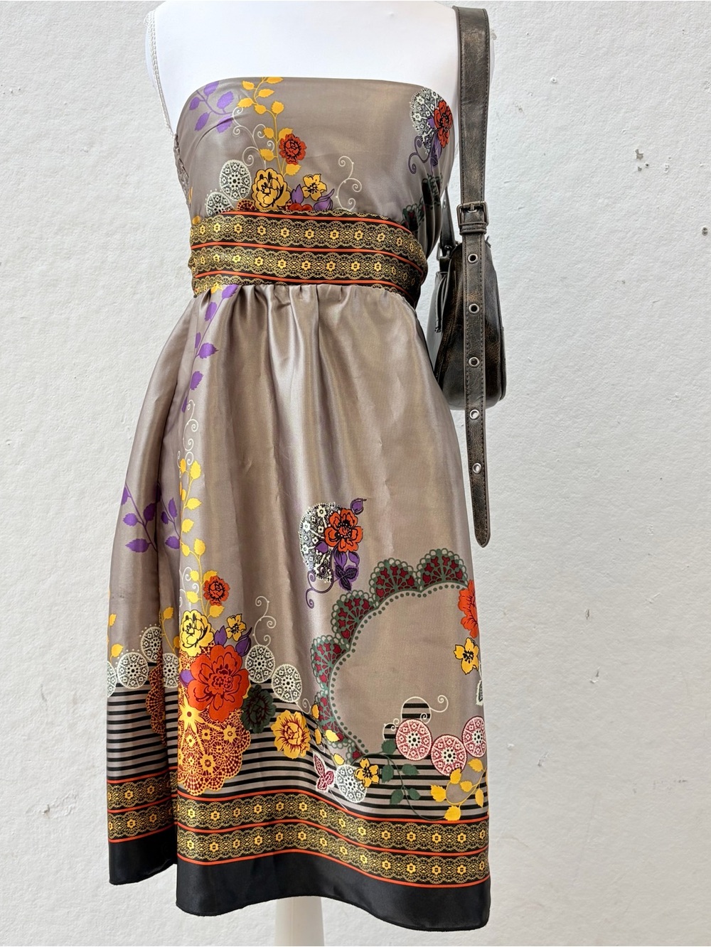 Y2K Taupe Strapless Dress with Retro Abstract Floral Print
